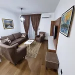 Fantastic New Centre شقة *